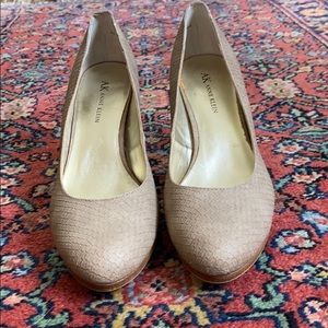 Ann Klein -2” beige snakeskin pumps